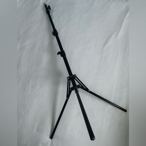 Basic Adjustable Tripod Stand